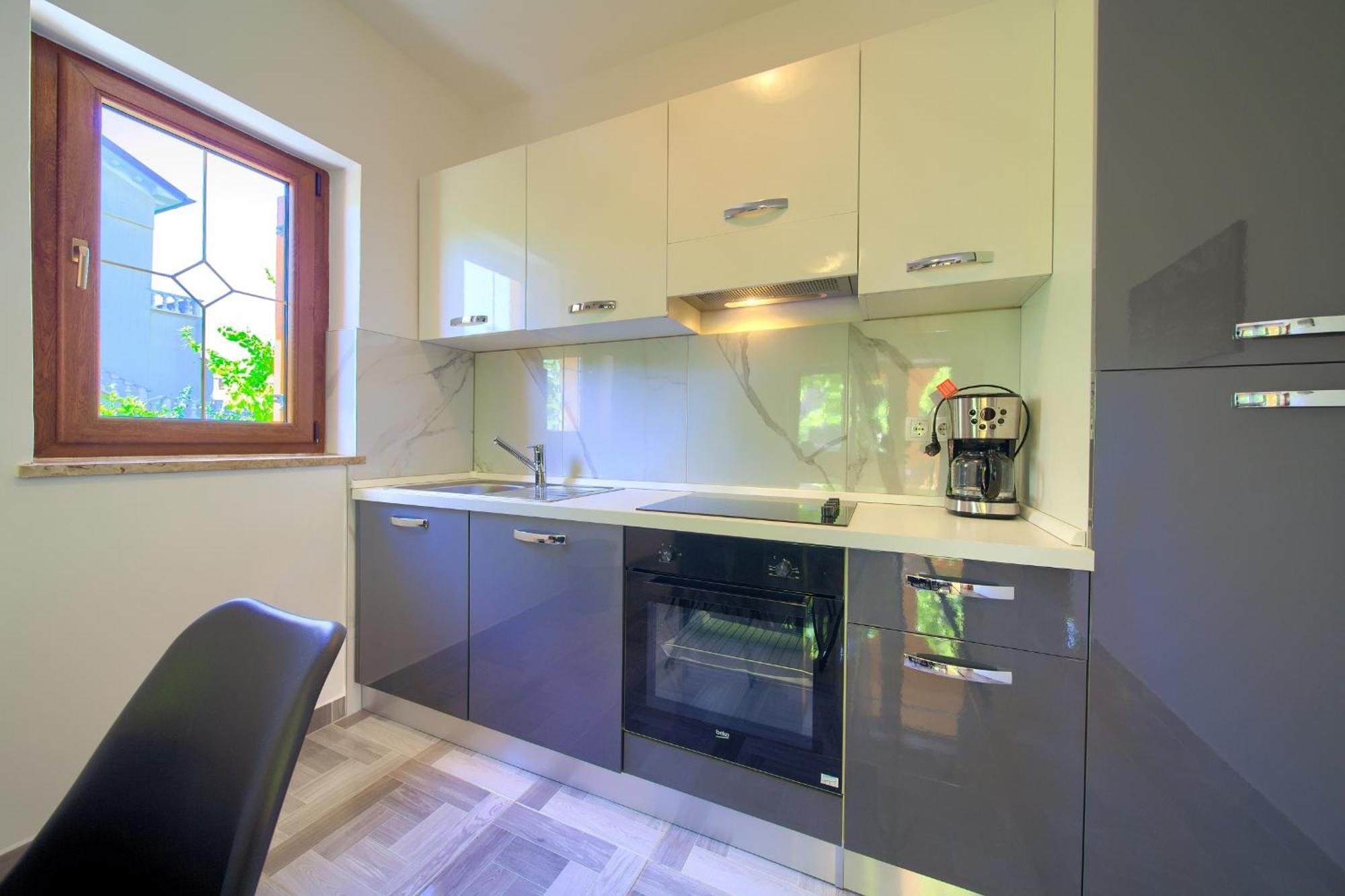 Apartment Bazina - Airconditioning, Parking, 500M From The Beach Krk Town Exteriör bild