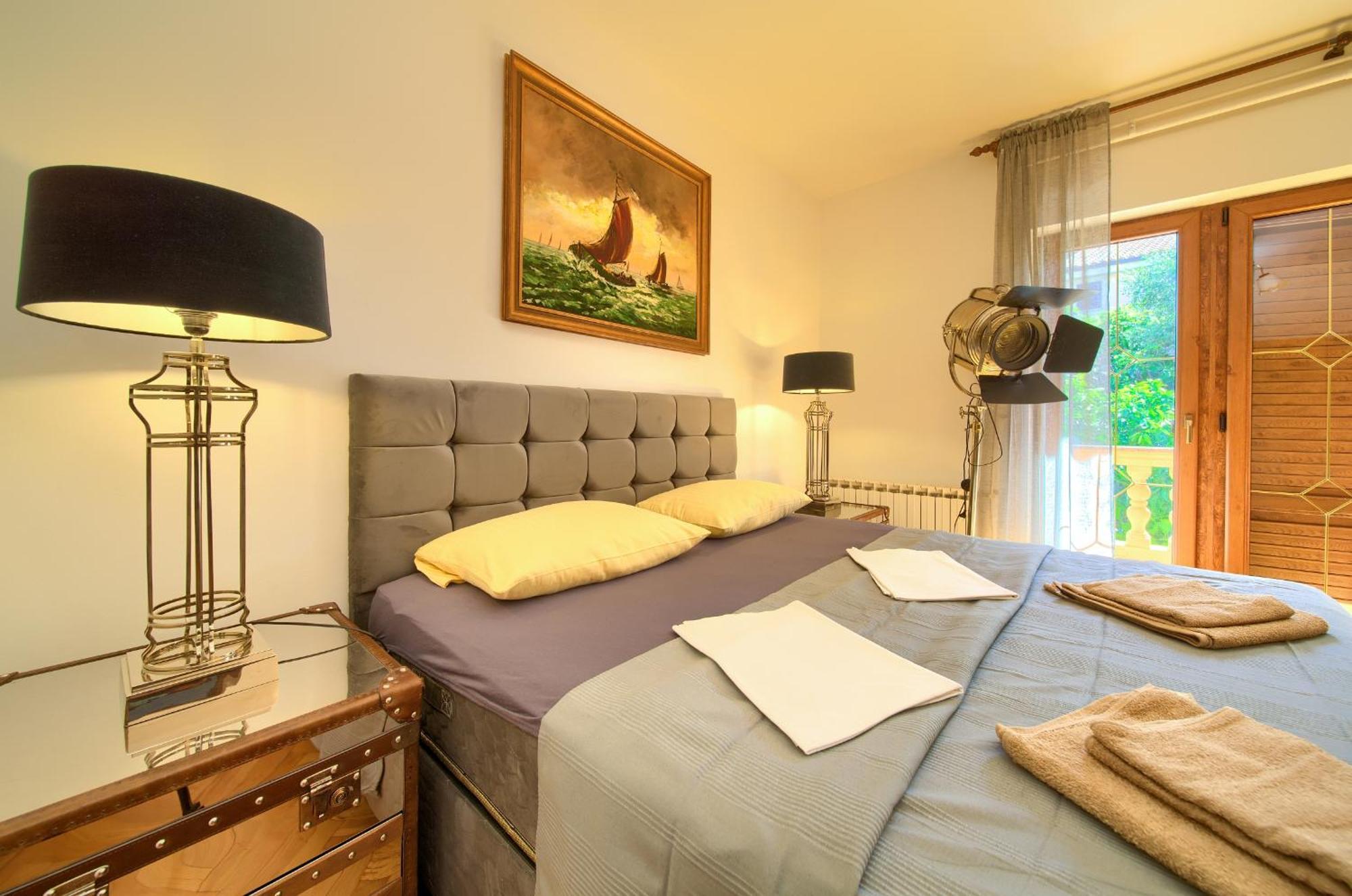 Apartment Bazina - Airconditioning, Parking, 500M From The Beach Krk Town Exteriör bild